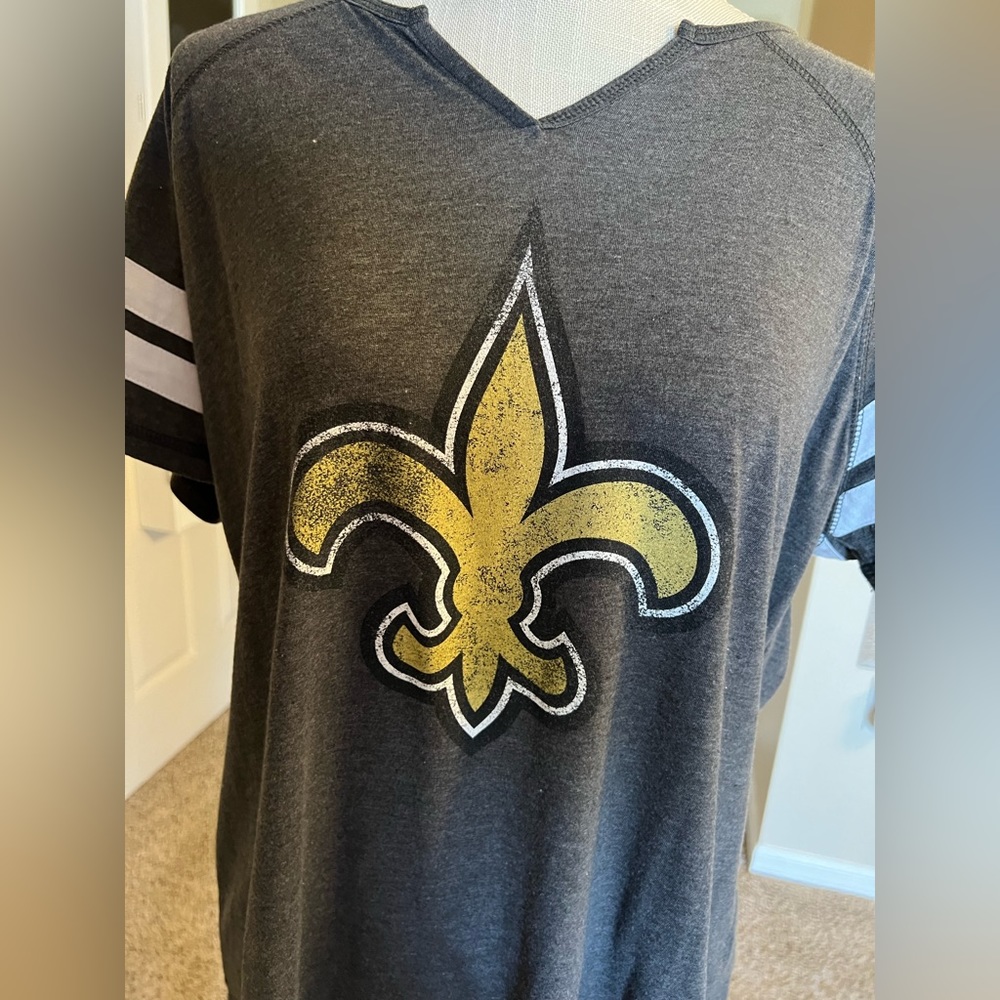 Fanatics New Orleans Saints T-shirt size XL. Gray with signature logo.